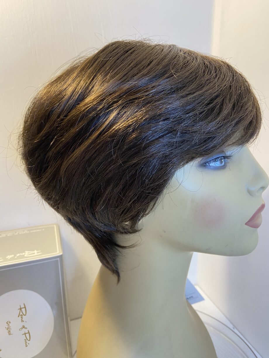 Chocolate brown new boxed wig. Bbrss325