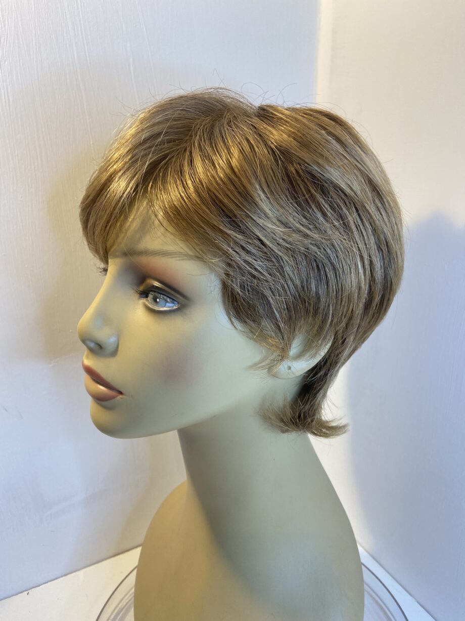 Blonde / light brown. Natural image design   Blss401