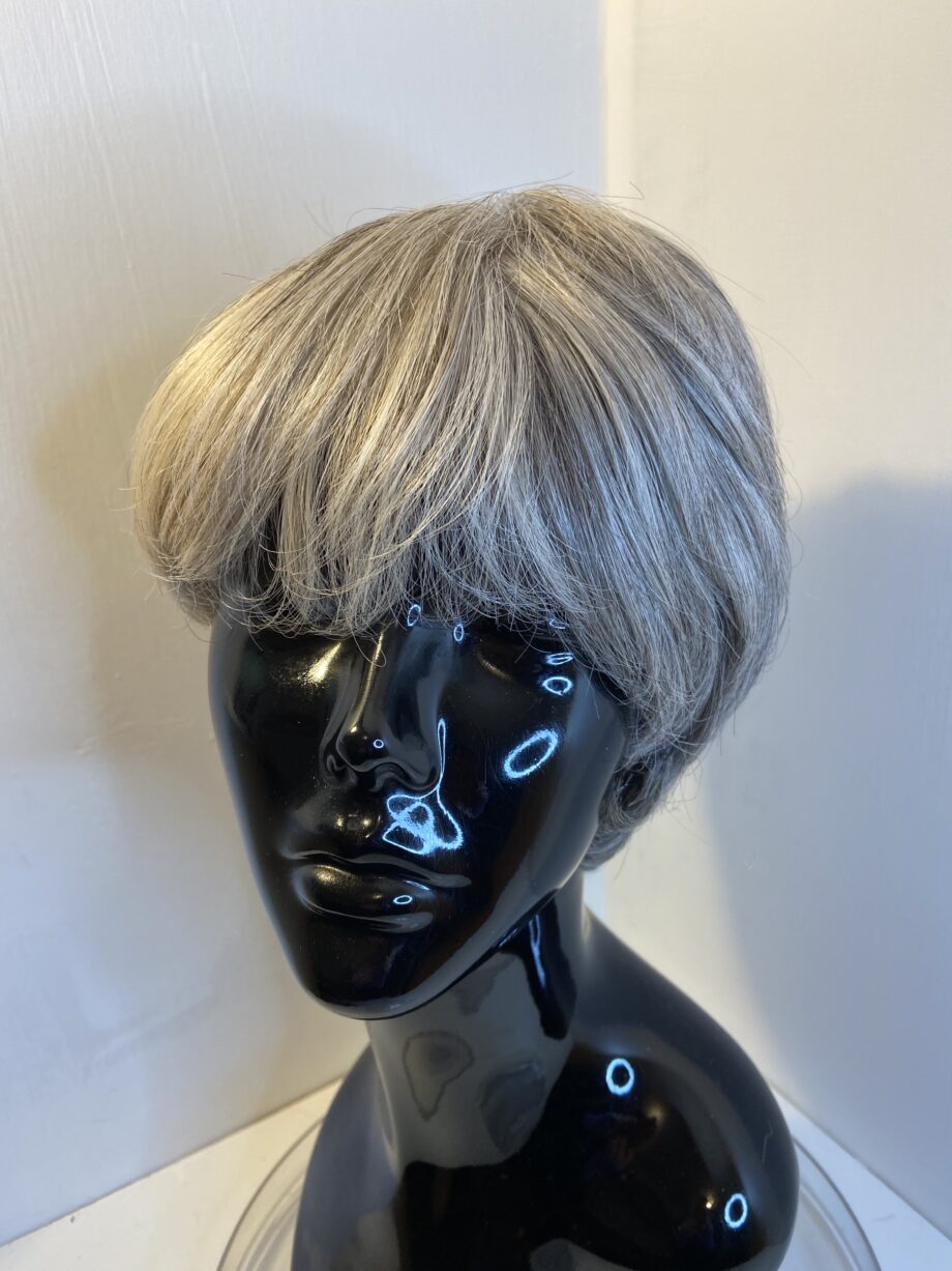Stylish grey short wig. Amore designed. Gss416
