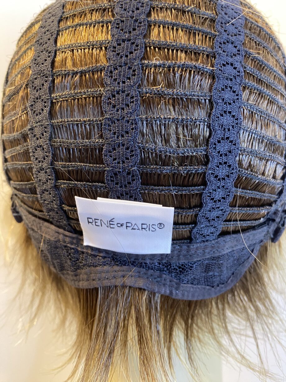 Rooted blonde short wig. Blss527