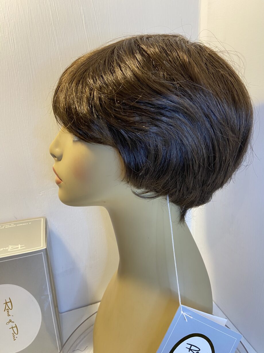 Chocolate brown new boxed wig. Bbrss325