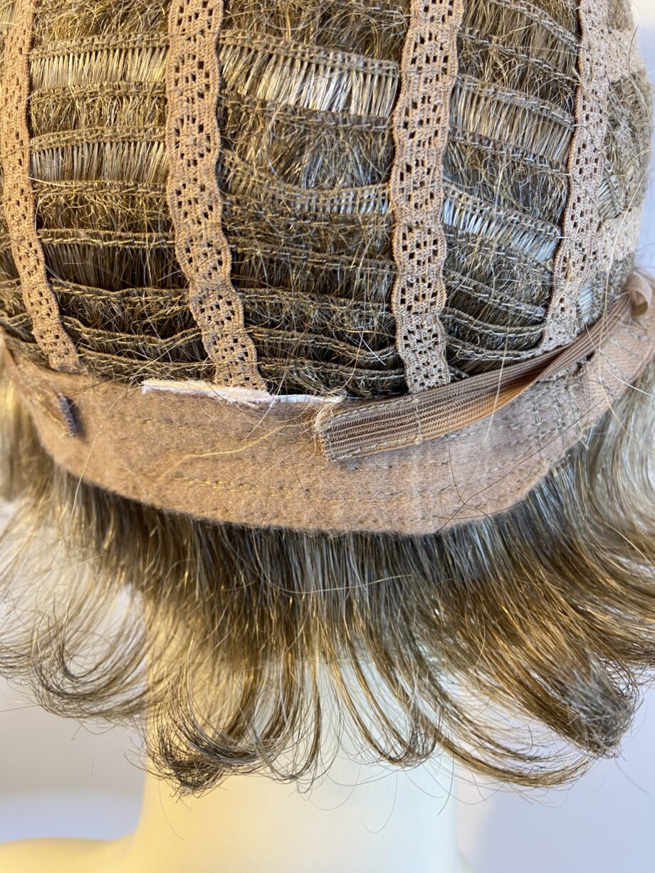 Blonde mid length wig. Blms312