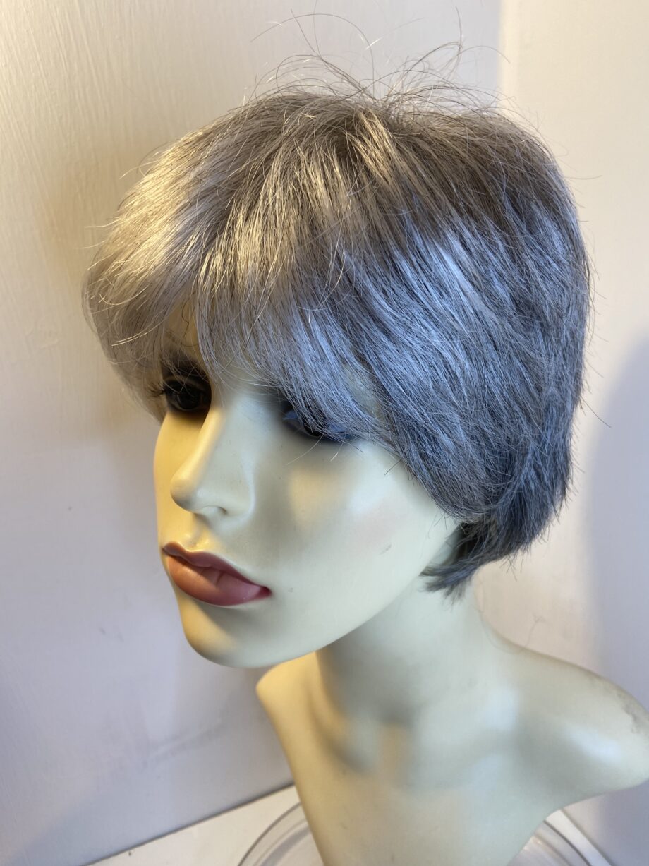 Silver grey wig. Gss516