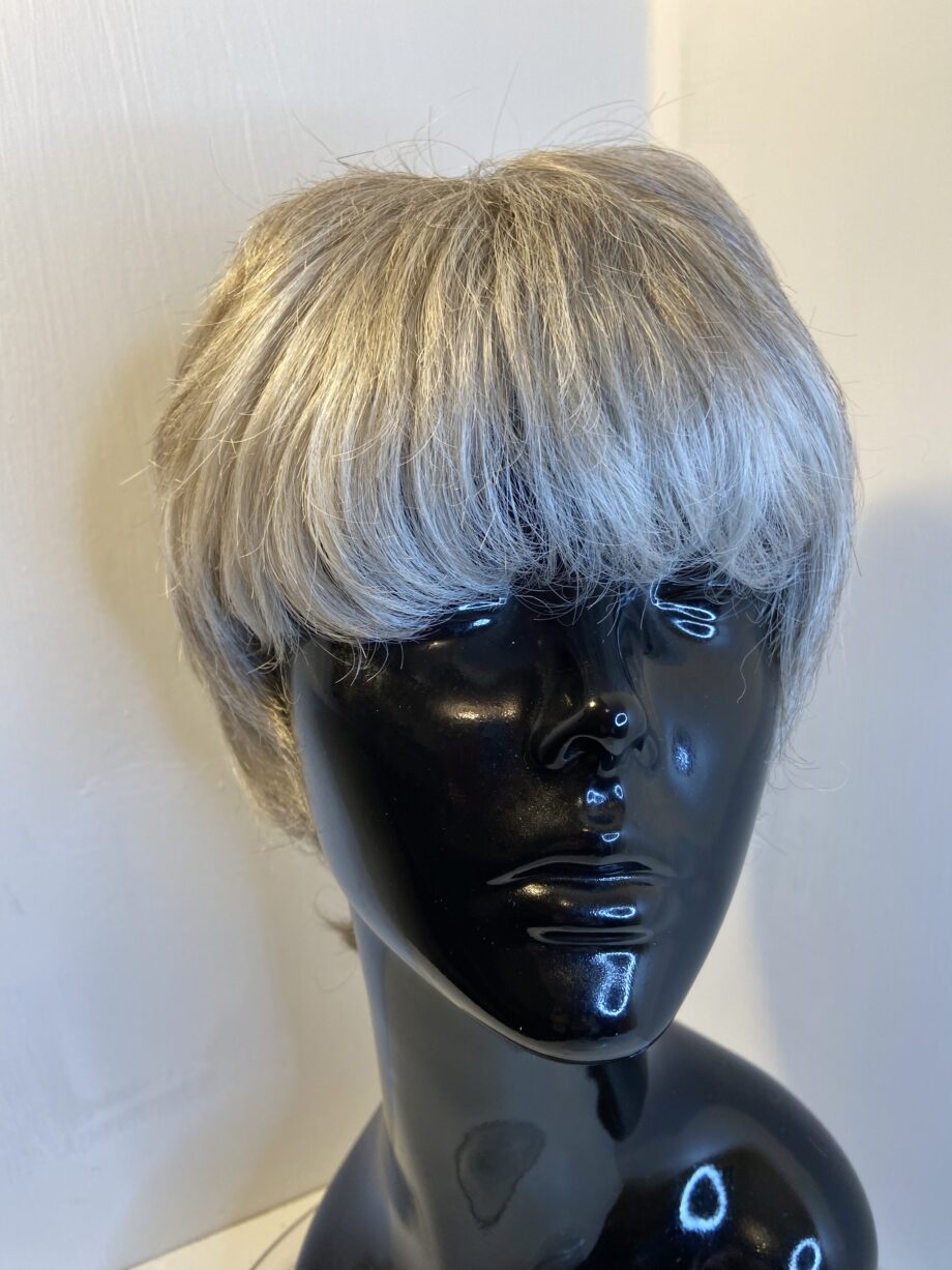 Silver grey wig. Gss311