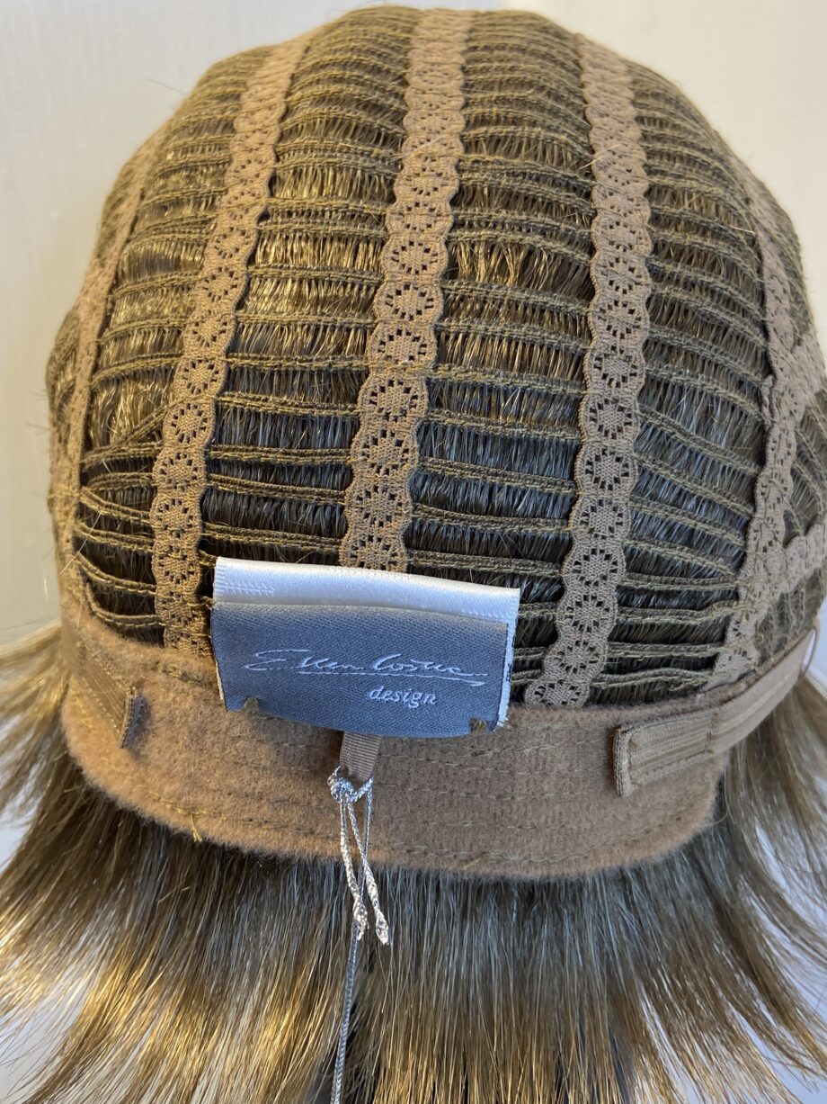 New sand mix short blonde wig. Brss526