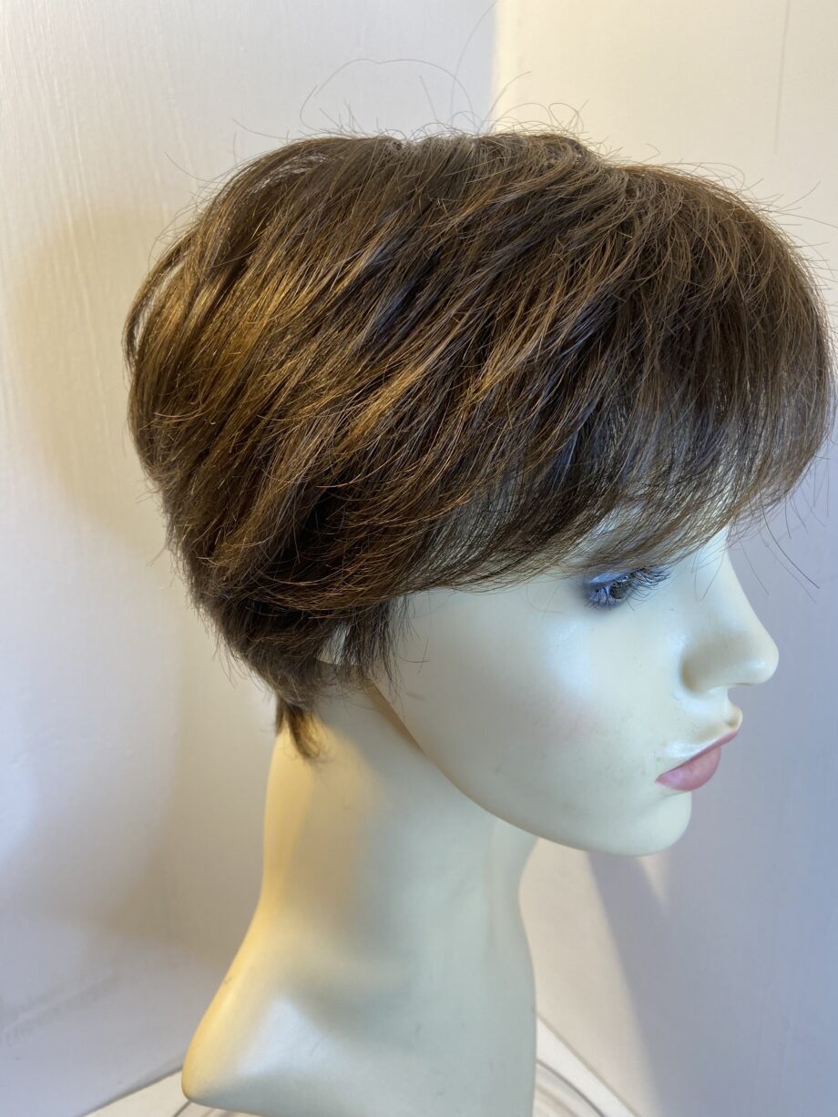 Short brown Ellen Wille wig. Brss406