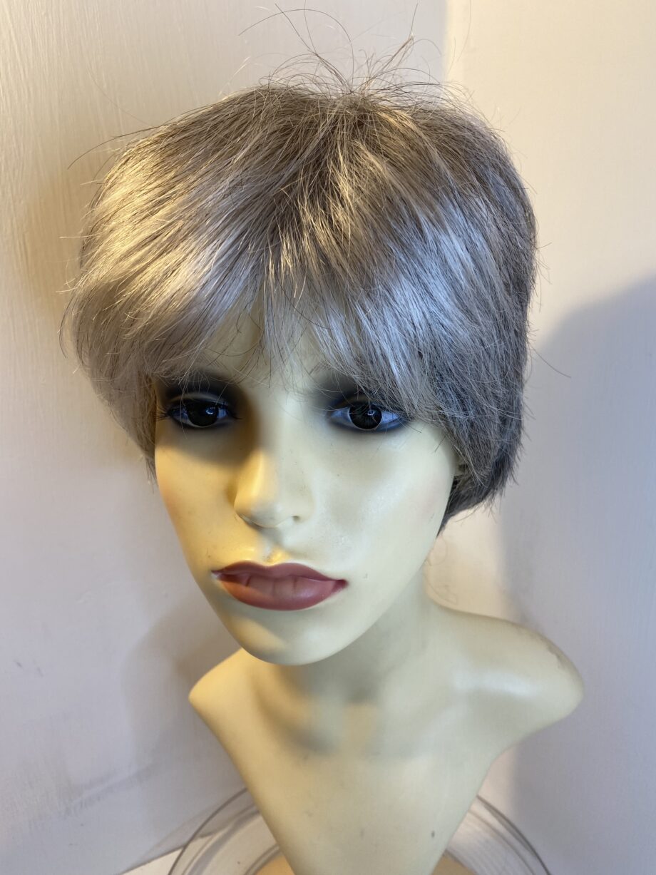 Silver grey wig. Gss516