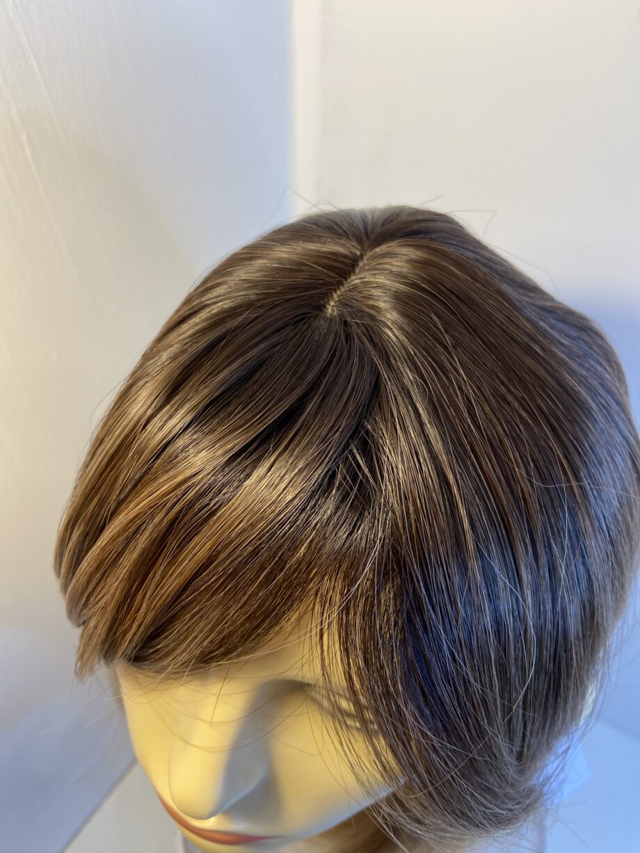 Stunning new blonde rooted wig. Brls523
