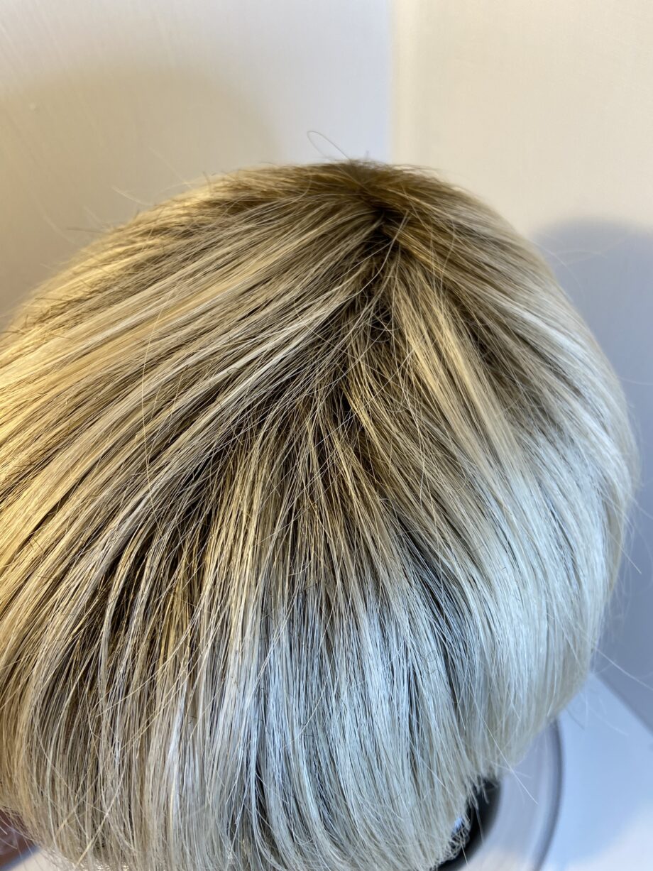 Blonde rooted wig. Bblms309