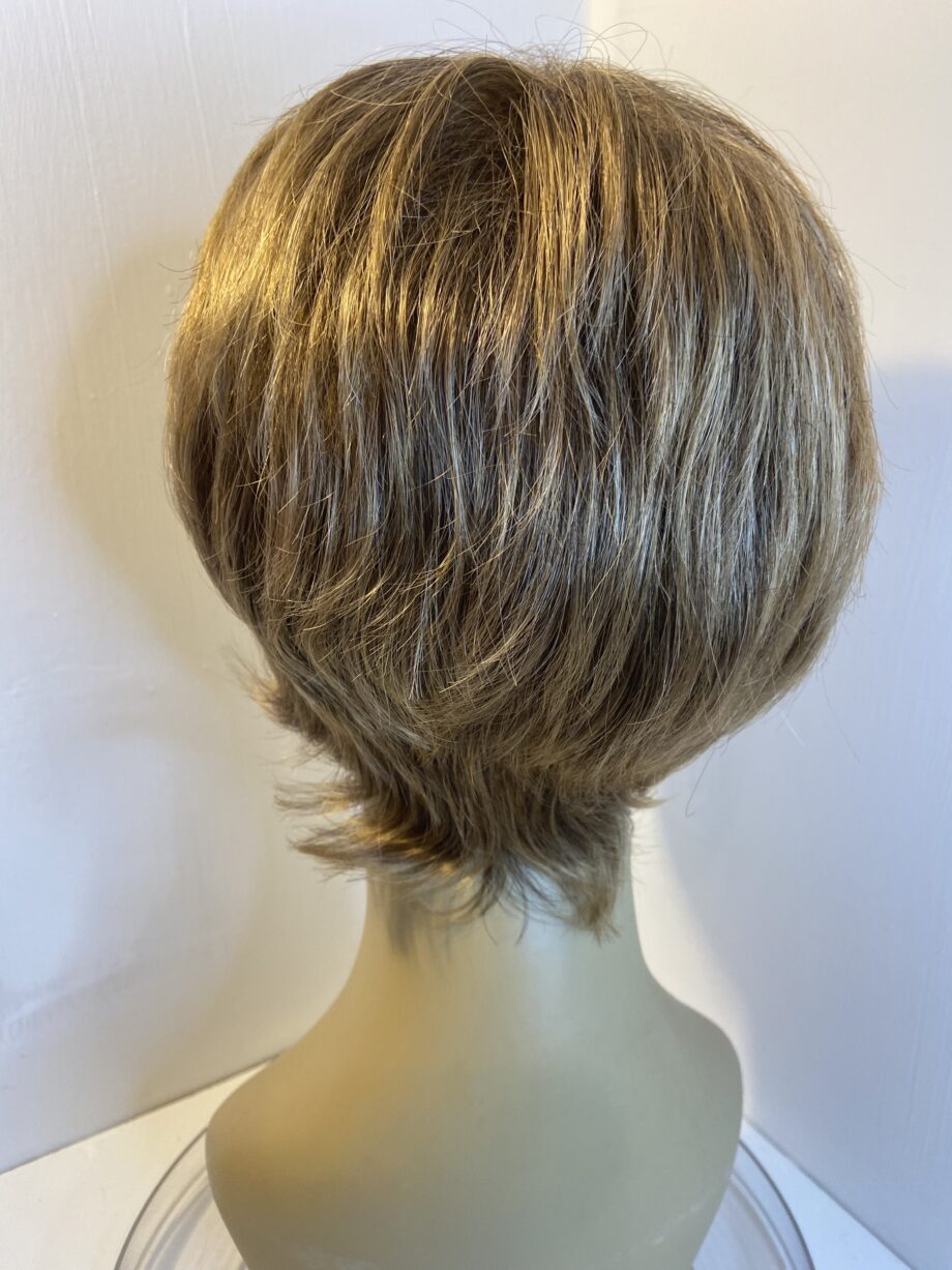 Blonde / light brown. Natural image design   Blss401