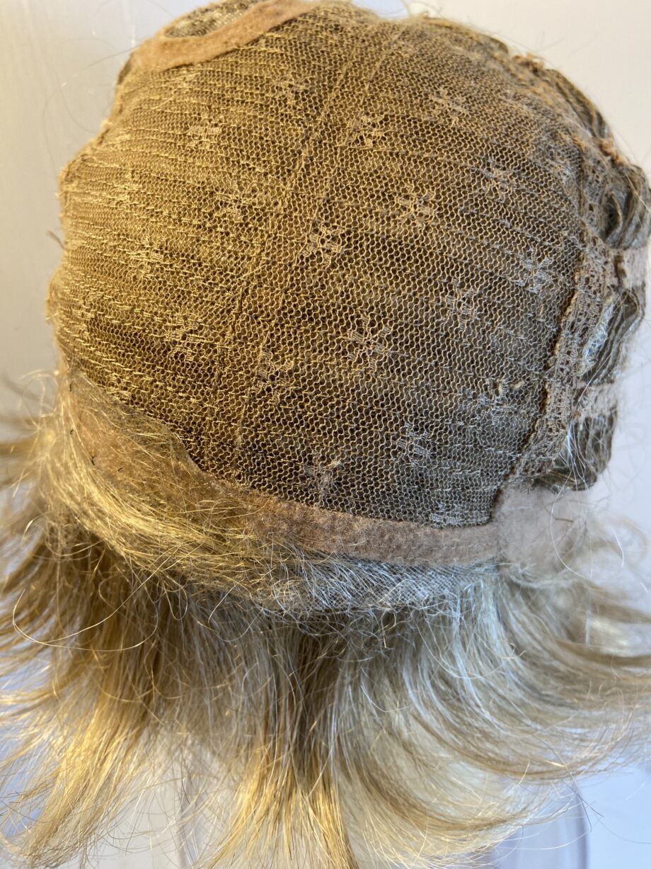 Blonde mid length wig. Blms312