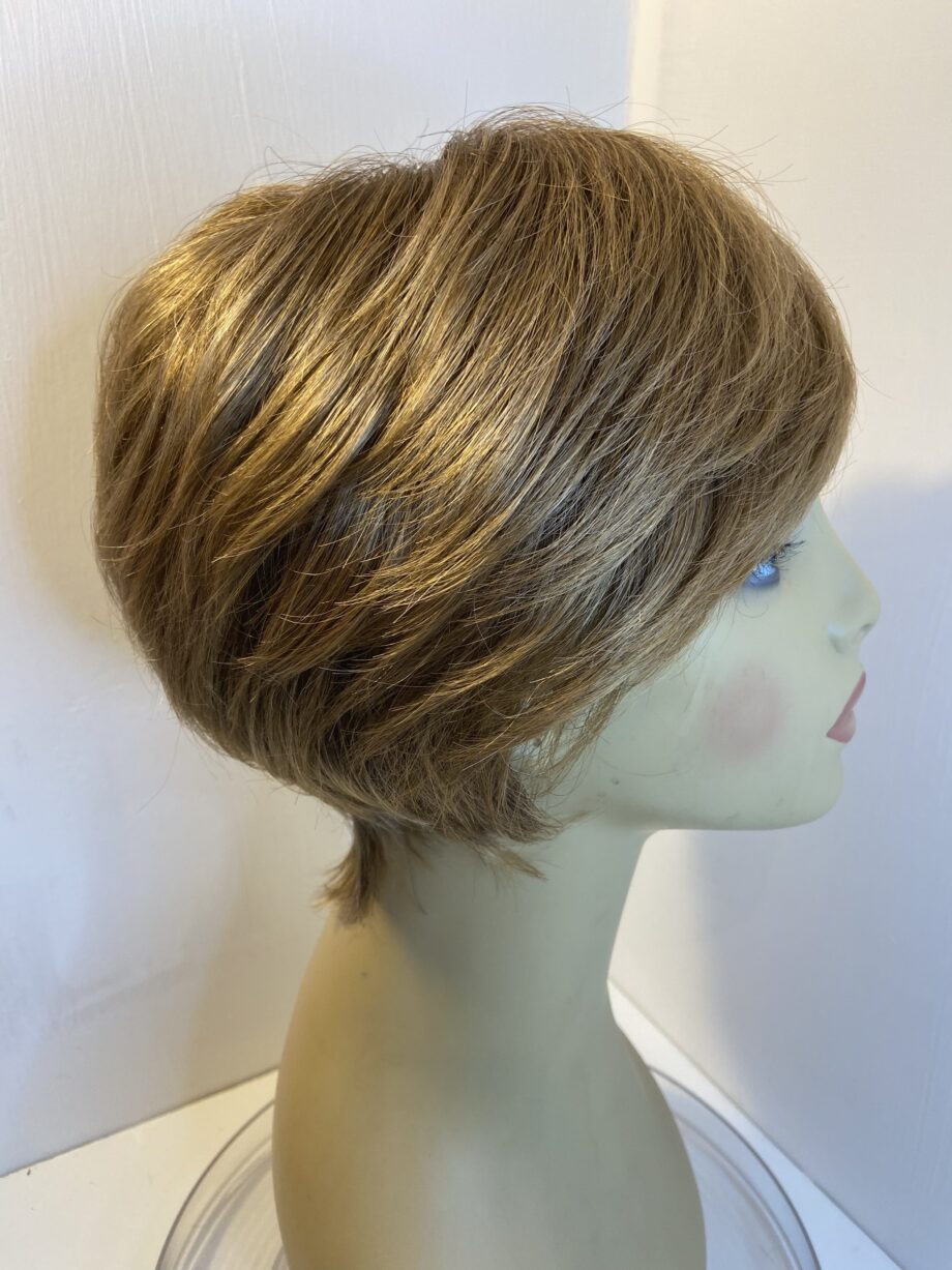 Blonde / light brown. Natural image design   Blss401