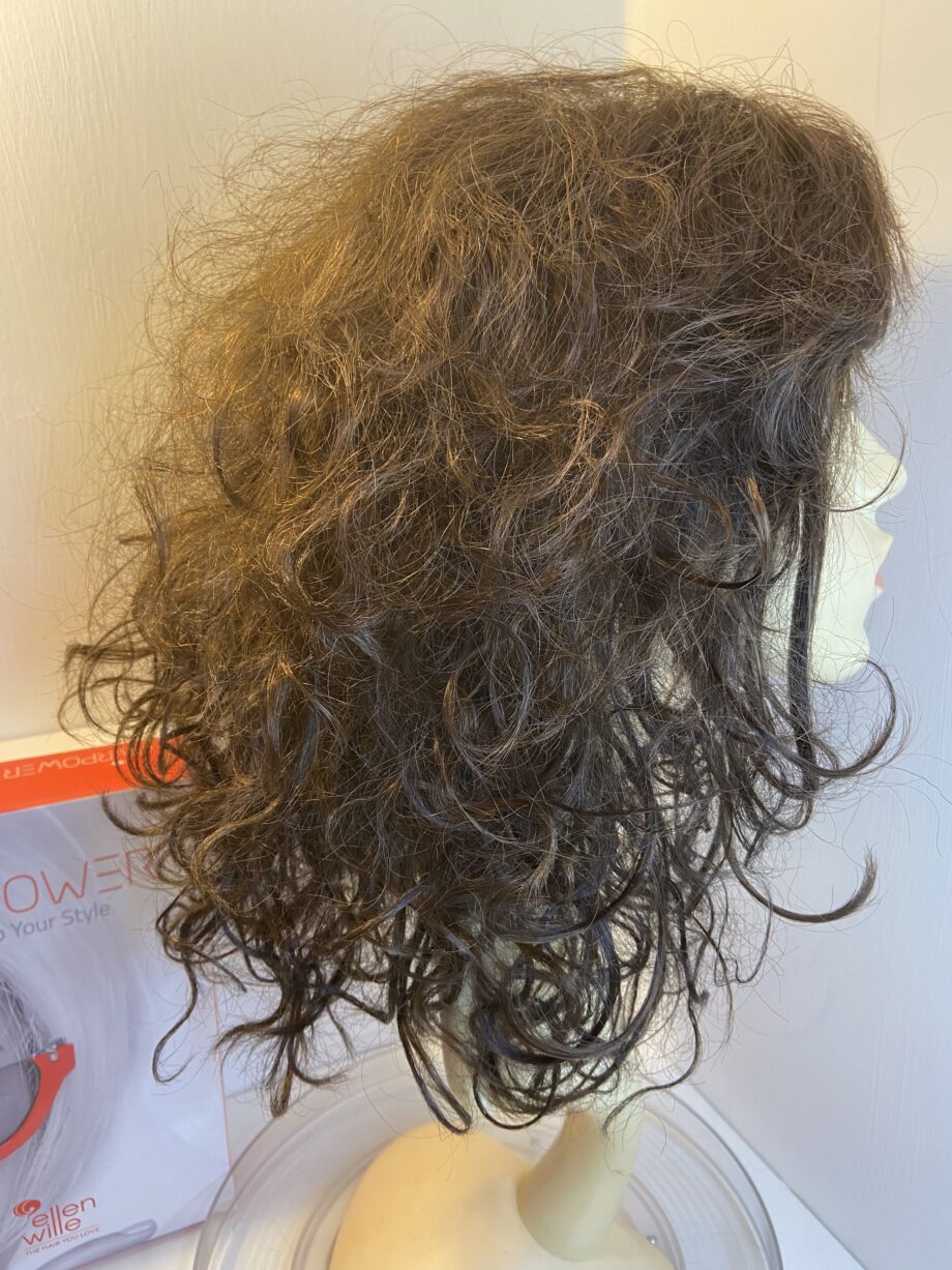 Long curly brown wig. Bbrlc3199