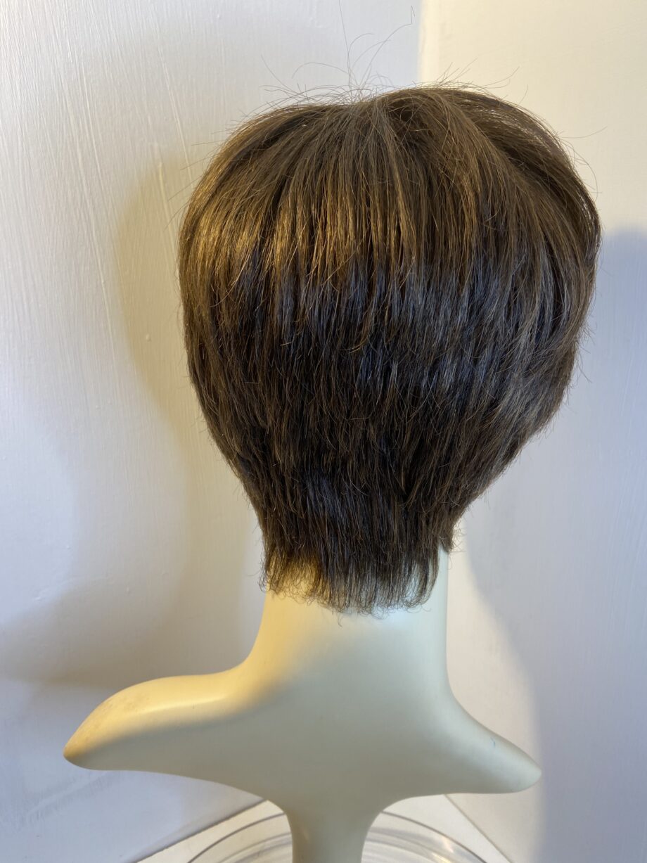 Short brown Ellen Wille wig. Brss406