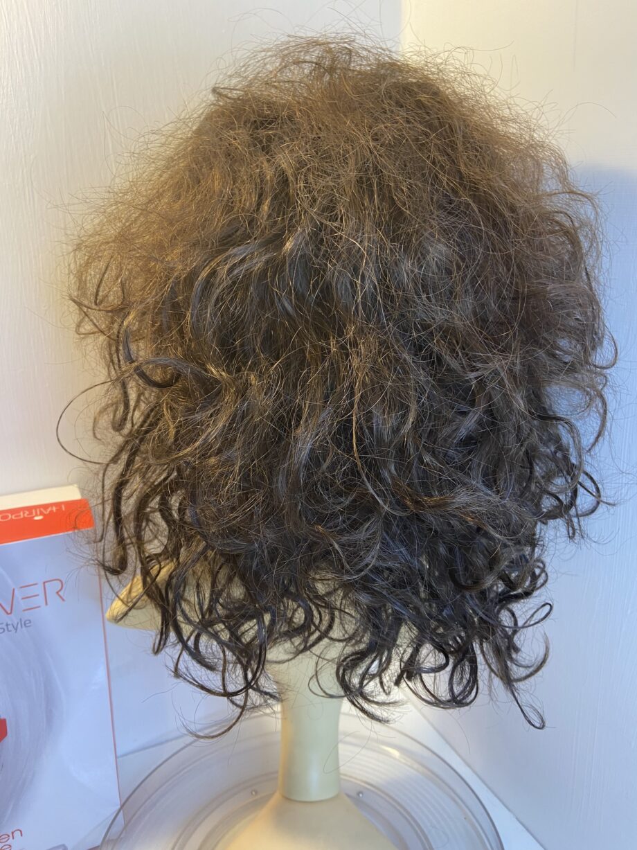 Long curly brown wig. Bbrlc3199