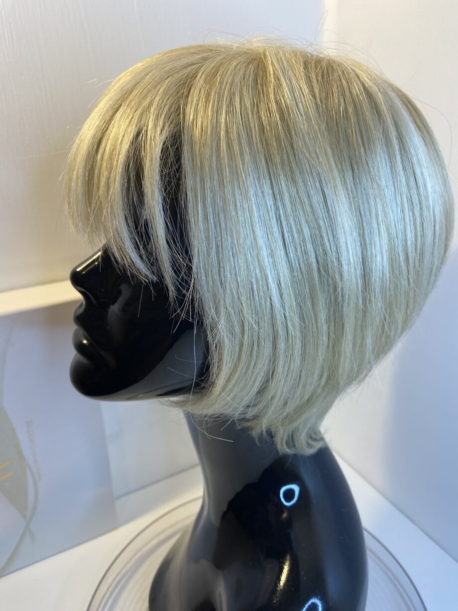 Light blonde Rene of Paris wig. Bblms314