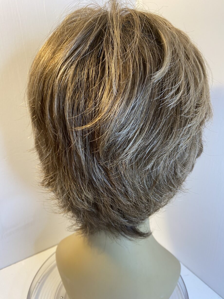 Mid length brown wig.  Brmw411
