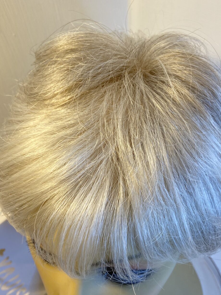 Stylish silver designer wig. Bgss320