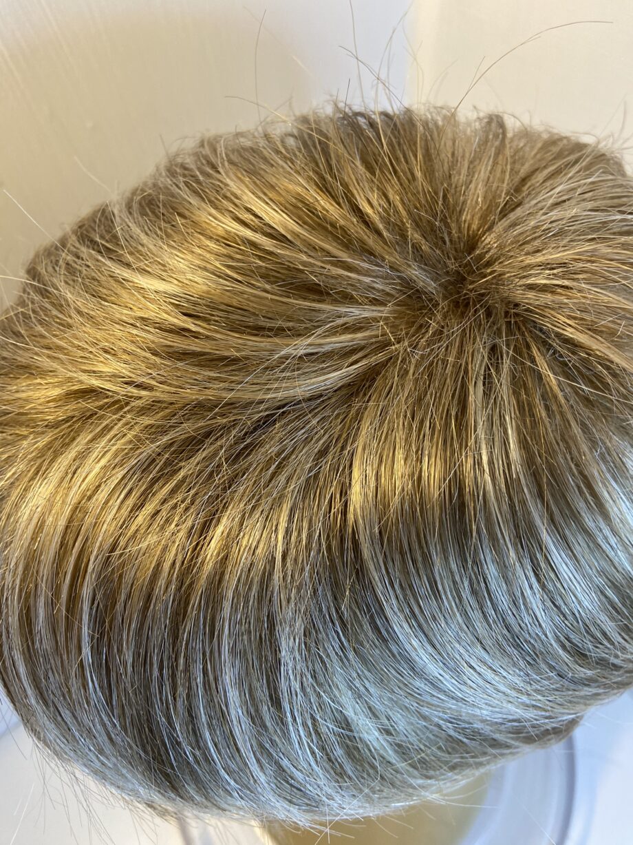 Blonde stylish wig. Blss3010