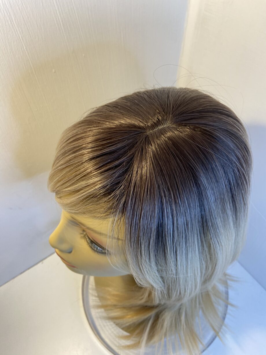 Stunning rooted long blonde. Blls522