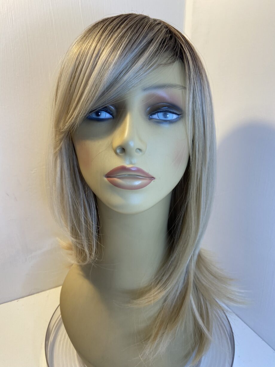 Stunning rooted long blonde. Blls522