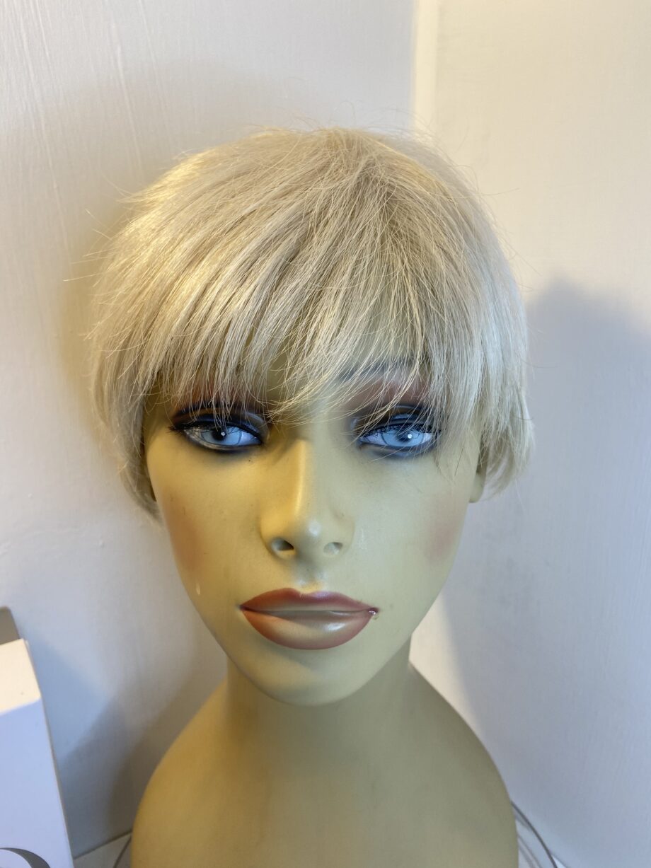 Short White Gisela Mayer wig. Bgss315