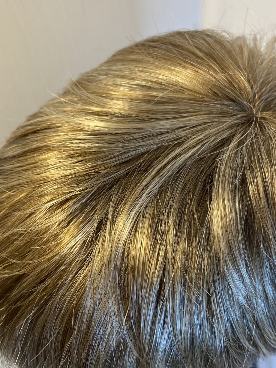 New sand mix short blonde wig. Brss526