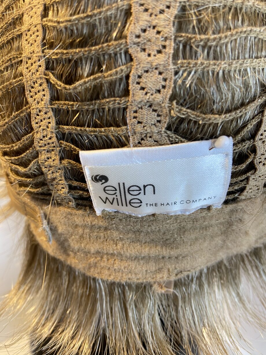 Short blonde Ellen Wille   Blss413