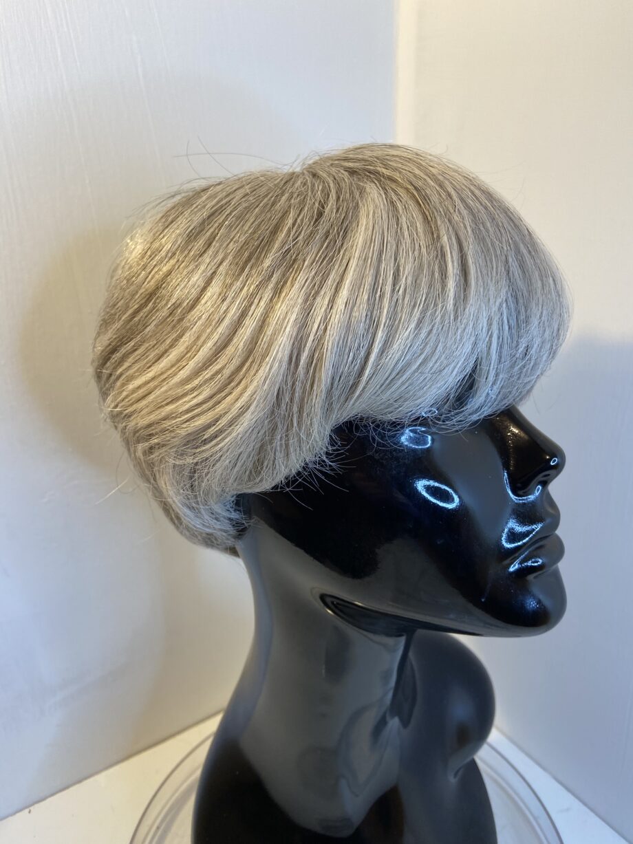Stylish grey short wig. Amore designed. Gss416