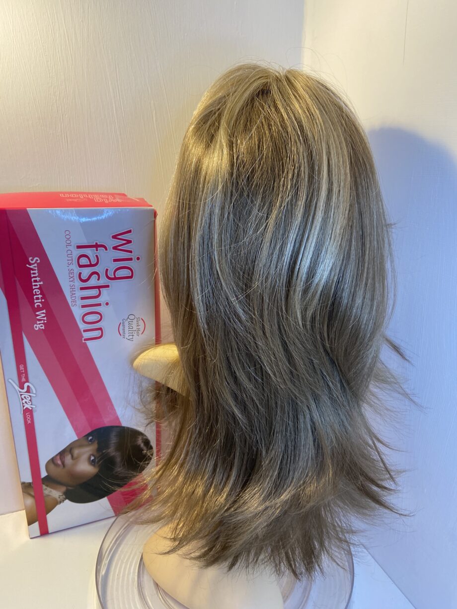 Sleek hair quality long blonde wig. Bblls324