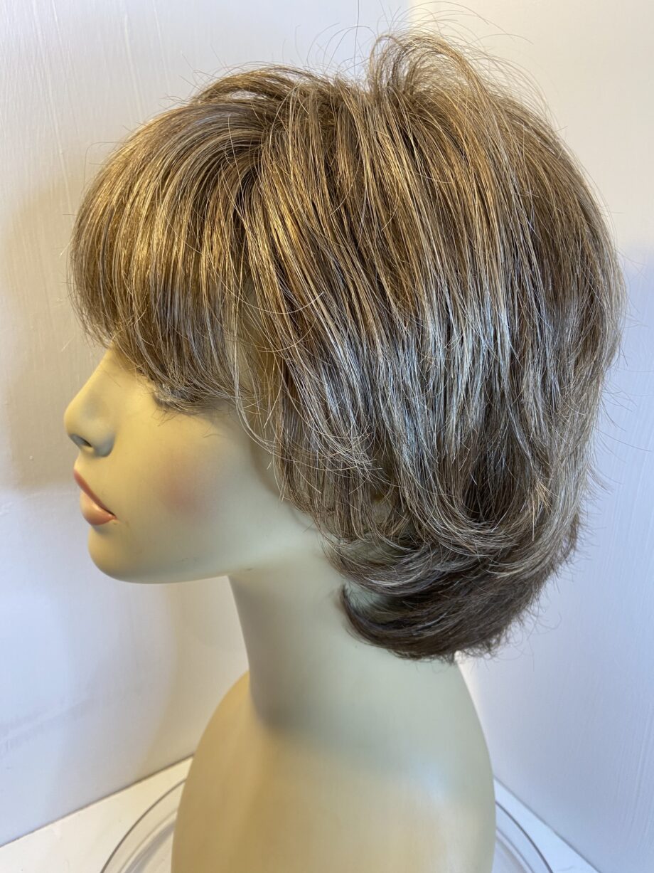 Mid length brown wig.  Brmw411