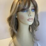 Blonde highlighted long wig. Bblls529