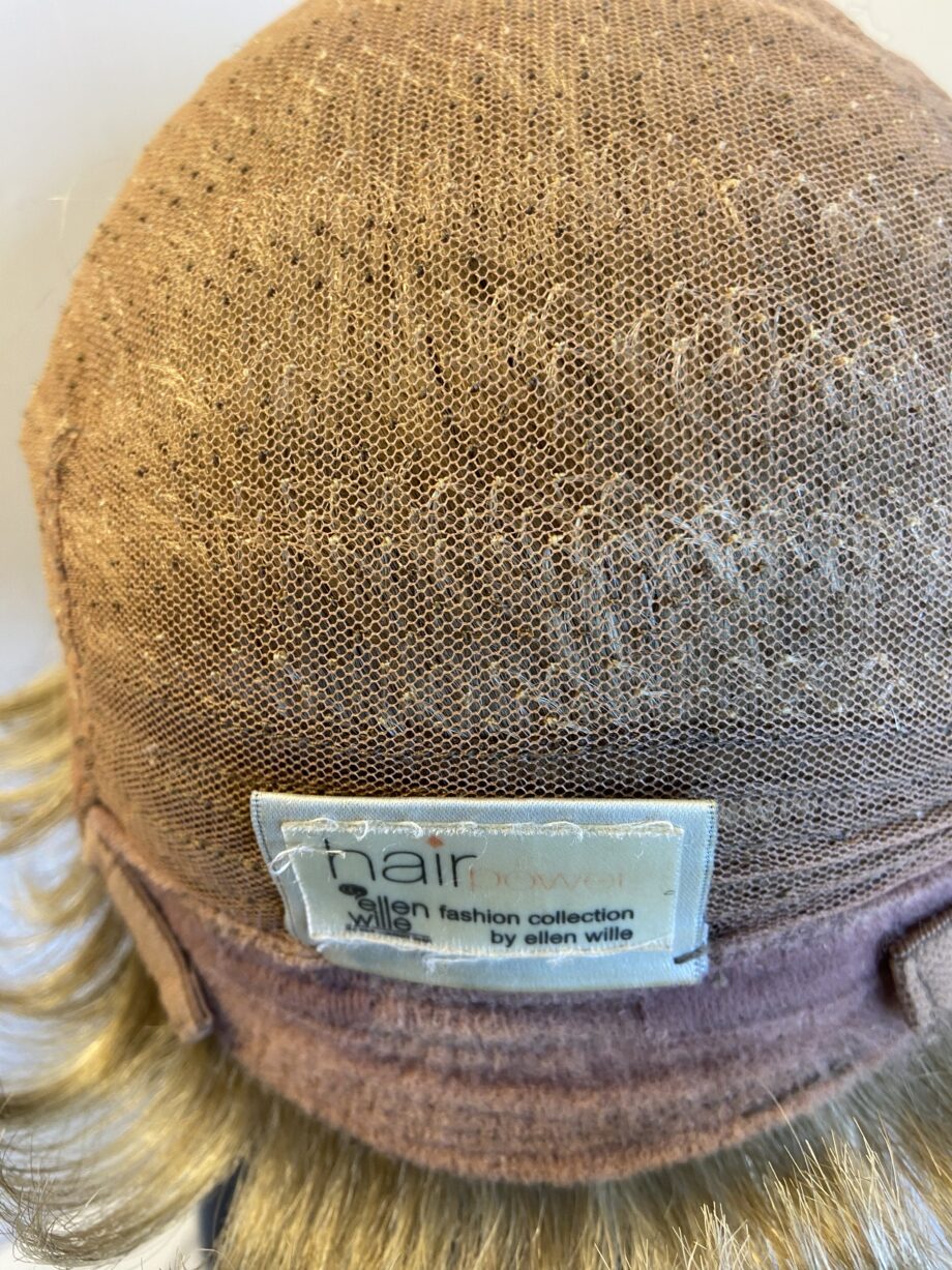 Short soft cap blonde Ellen Wille design. Blss408