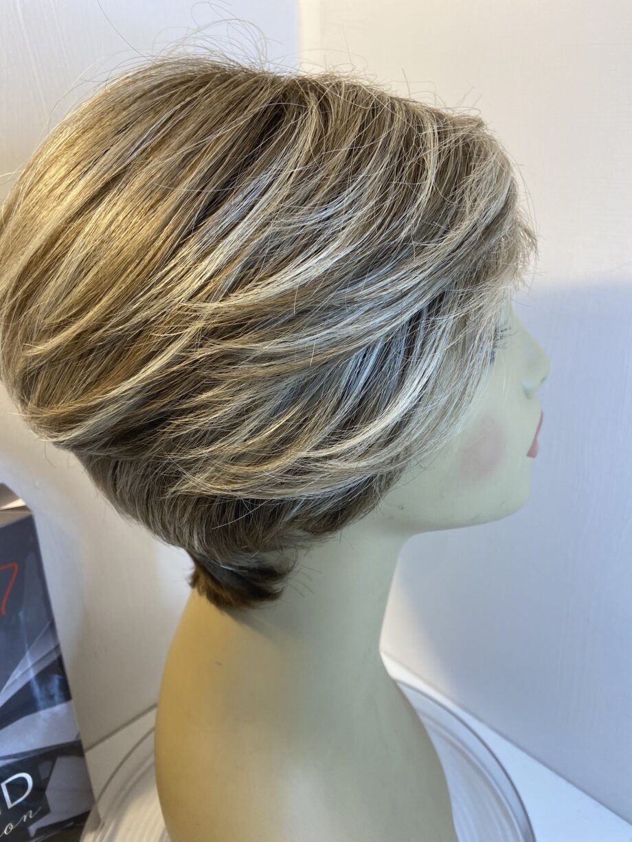 Multi sand rooted designer blonde wig. Bblss320
