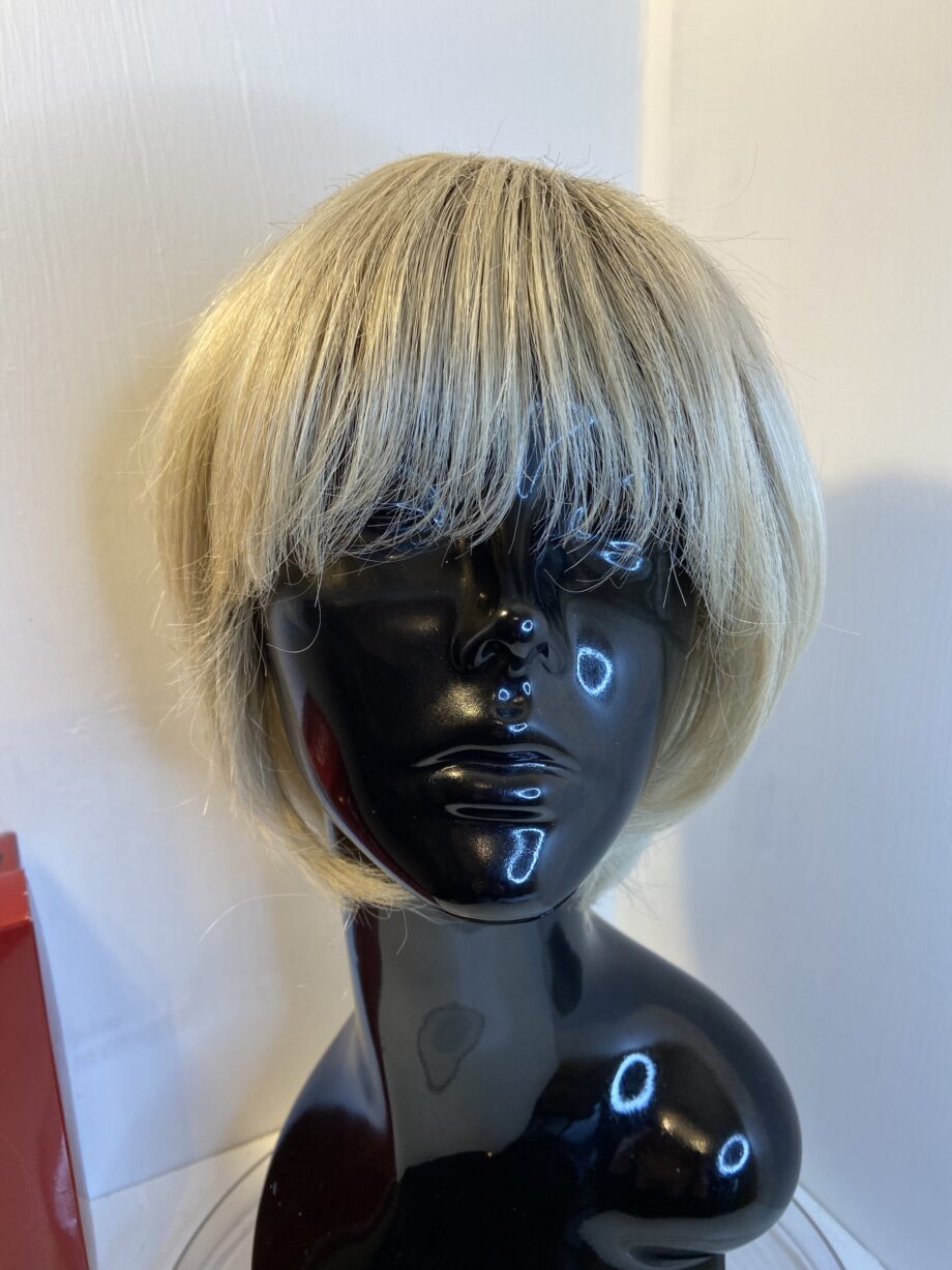 Blonde rooted wig. Bblms309