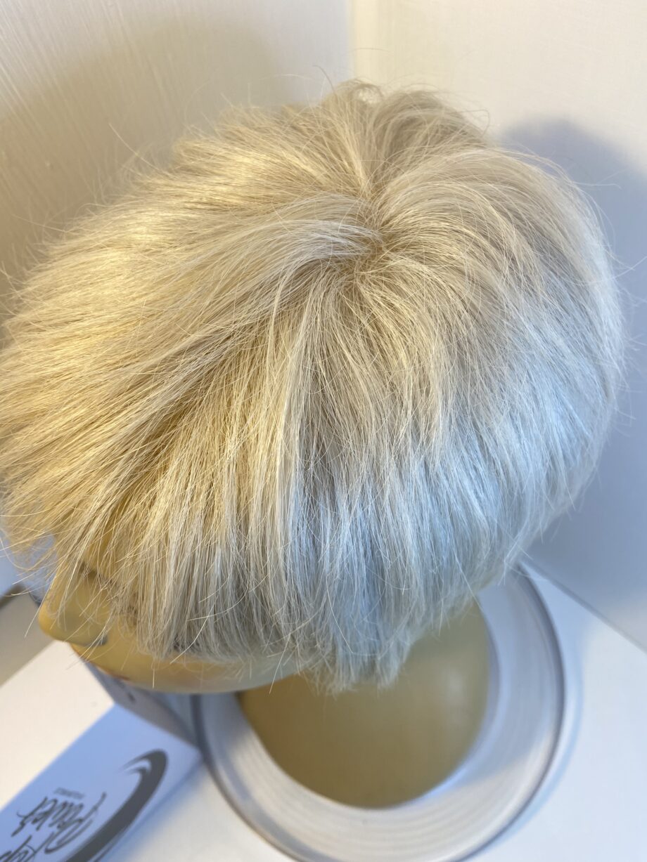 Short White Gisela Mayer wig. Bgss315