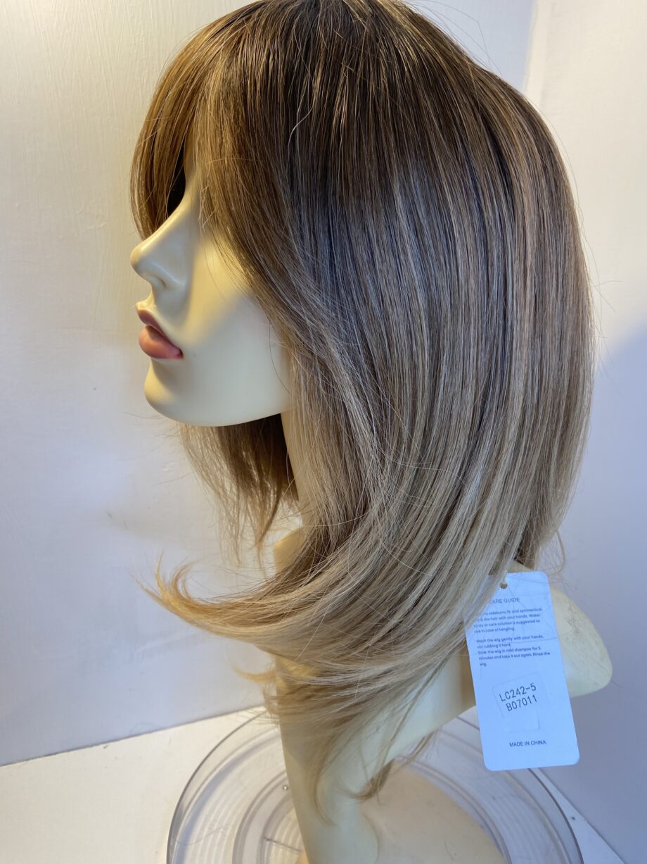 Stunning new blonde rooted wig. Brls523