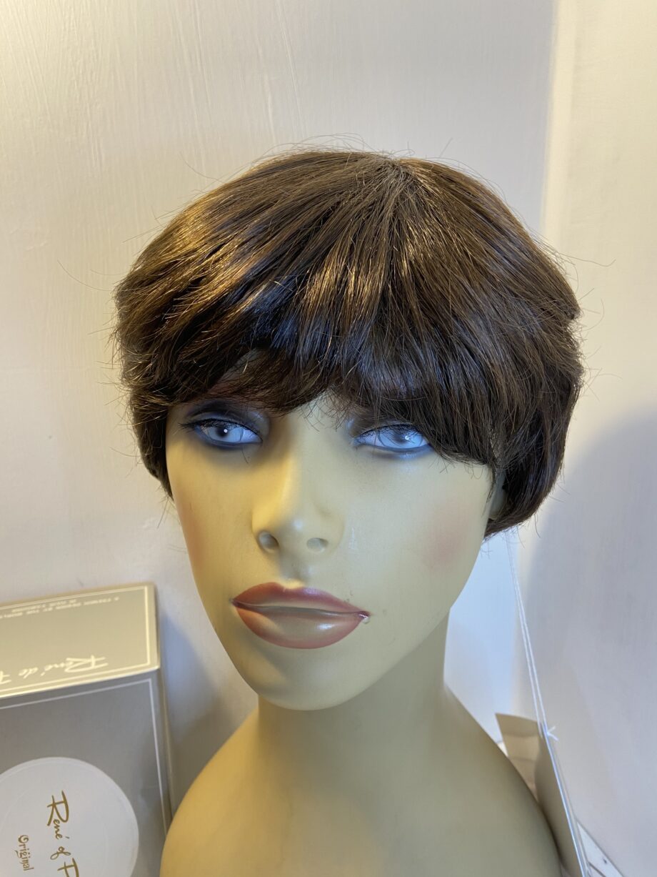 Chocolate brown new boxed wig. Bbrss325