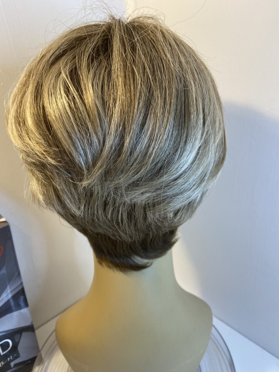 Multi sand rooted designer blonde wig. Bblss320