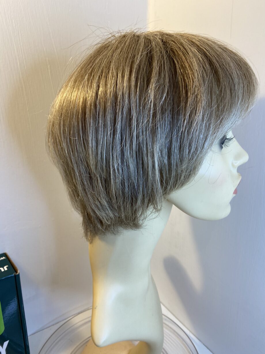 Blonde short wig   Bblss310