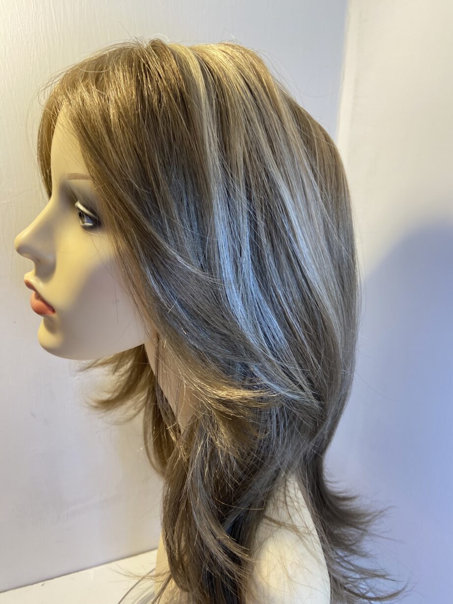 Sleek hair quality long blonde wig. Bblls324