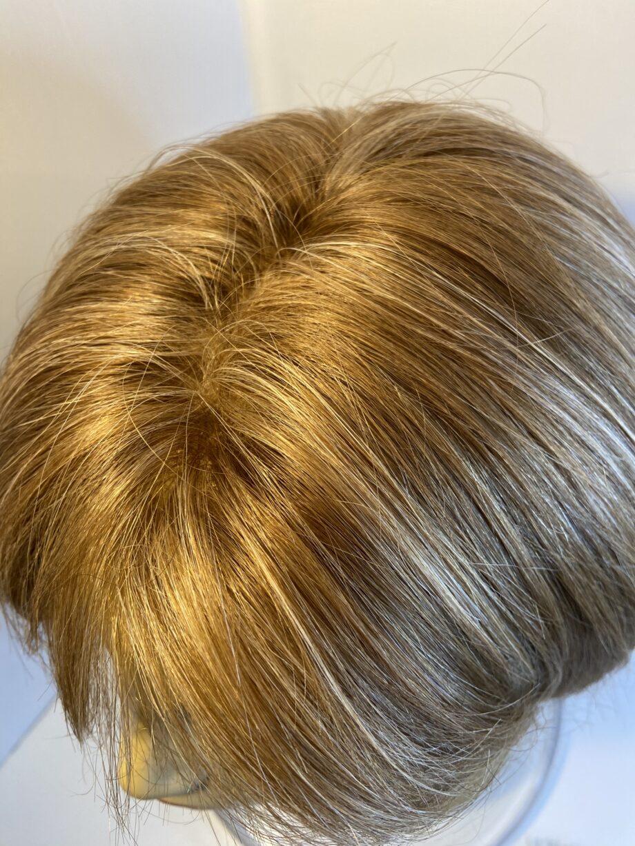 Soft cap blonde highlighted wig. Blms613