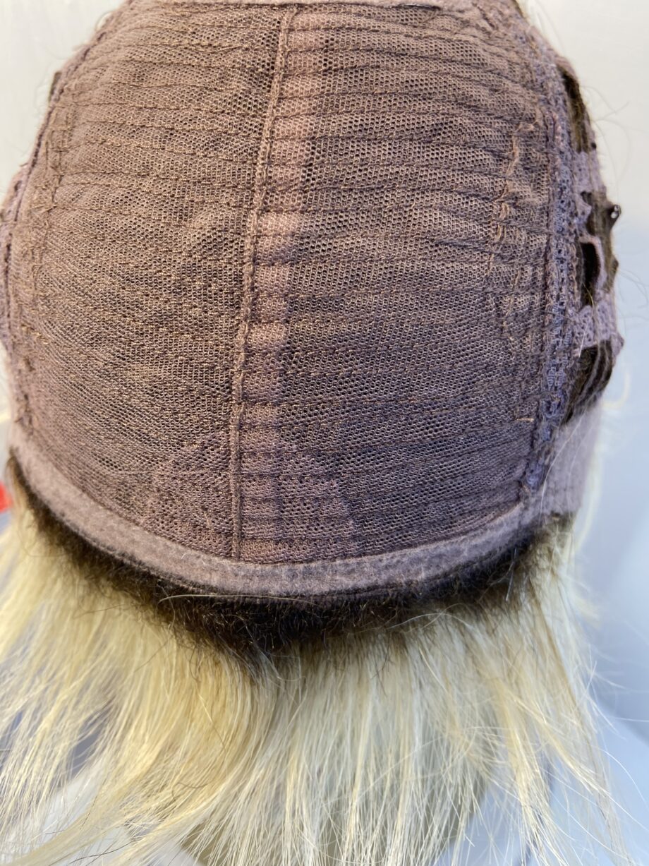 Rooted blonde Elle Willie boxed wig. Bblss345