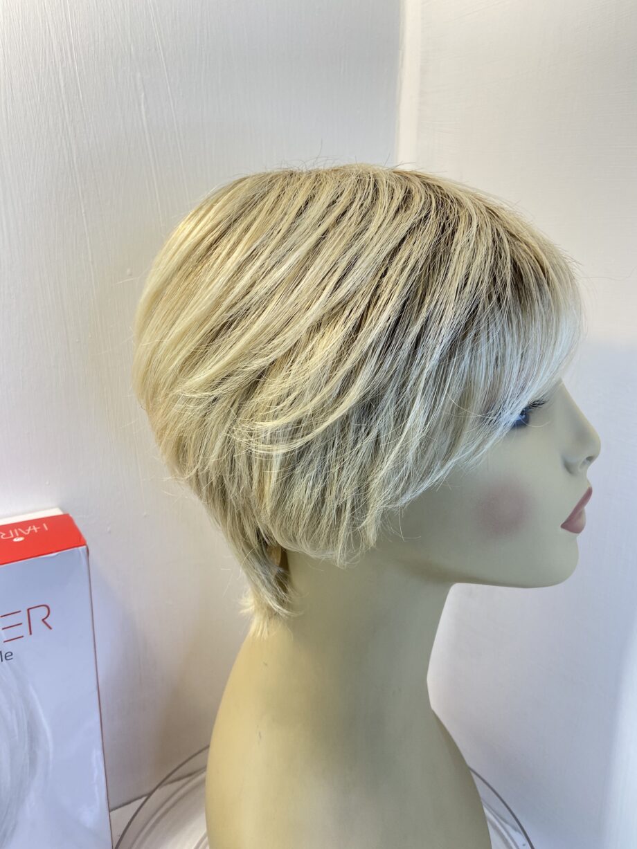 Rooted blonde Elle Willie boxed wig. Bblss345