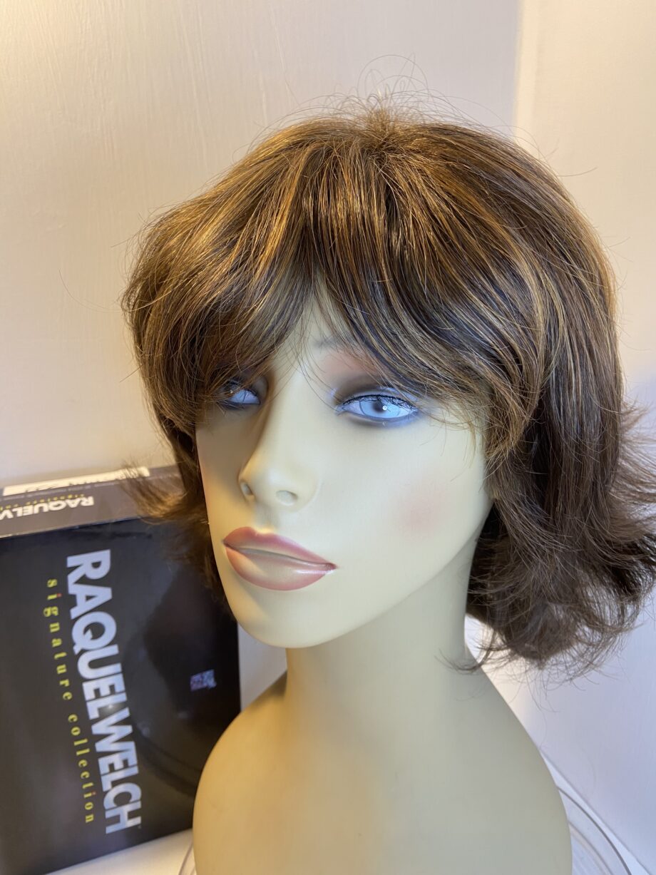 Raquel Welch brown boxed wig. Bbrmw335