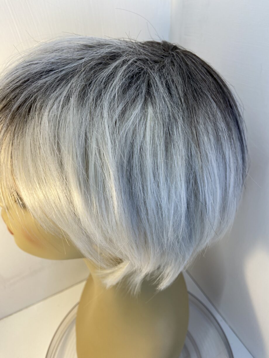 New Silver rooted short wig. Gss618