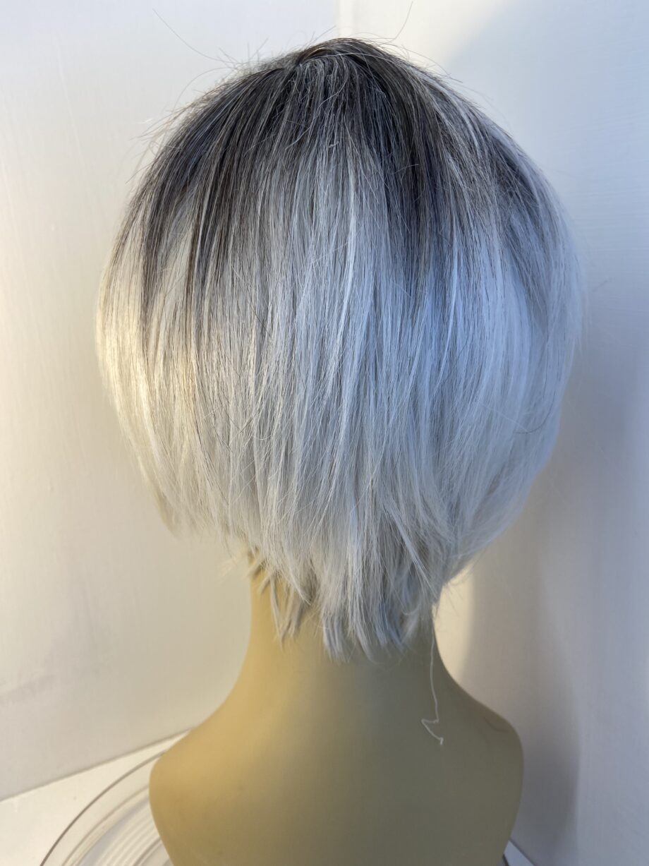 New Silver rooted short wig. Gss618