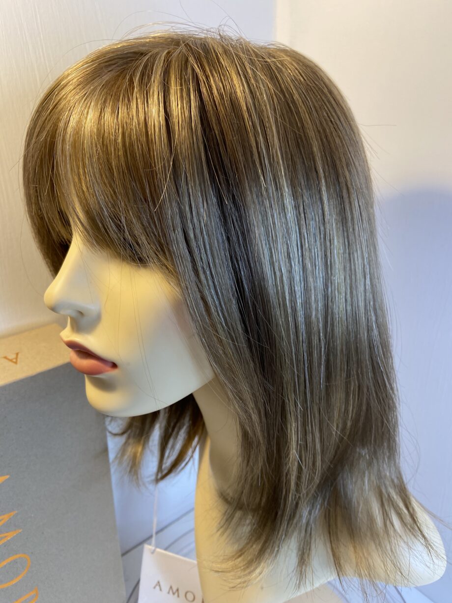 New Amore blonde long wig. Bblls328