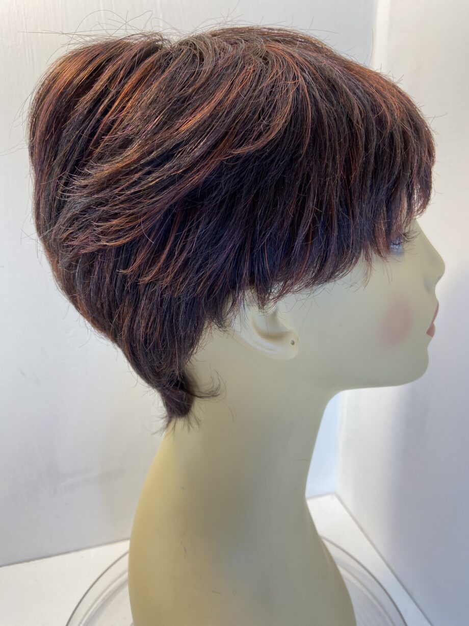 Reddish brown Elle Wille can lectionary wig. Rbss71