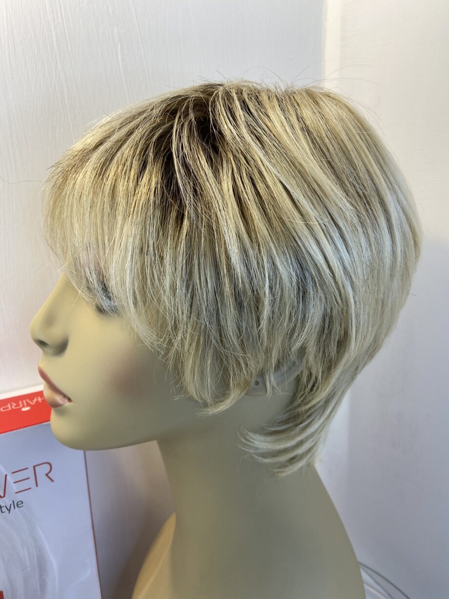 Rooted blonde Elle Willie boxed wig. Bblss345